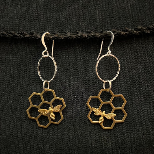 Honeycomb w/bee