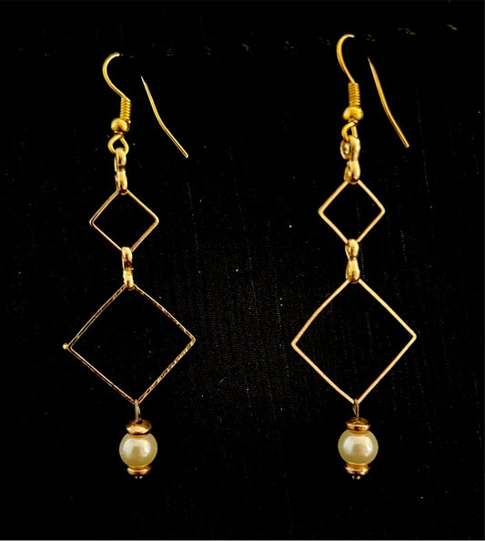 Gold metal squares w/ pearl bead